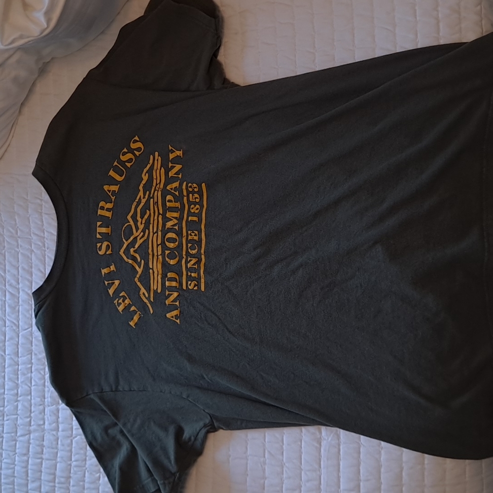 Levi t shirt